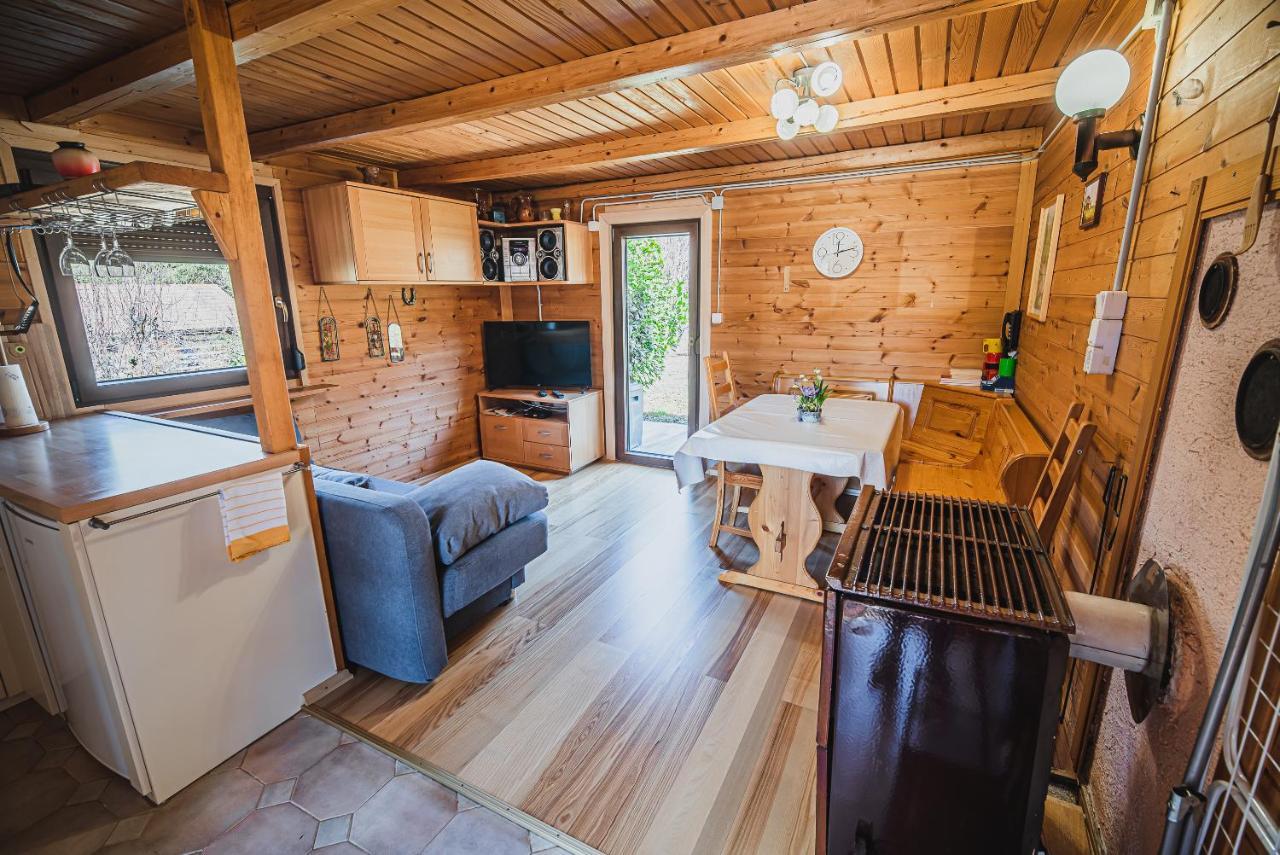 Wooden Cabin Zurej With Hot Tub Bukovje v Babni Gori Exterior photo