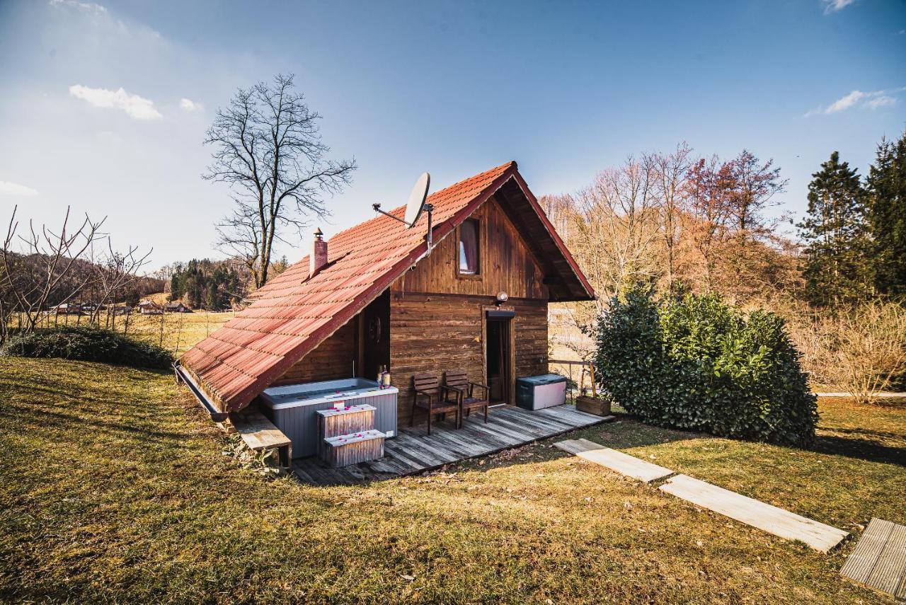 Wooden Cabin Zurej With Hot Tub Bukovje v Babni Gori Exterior photo