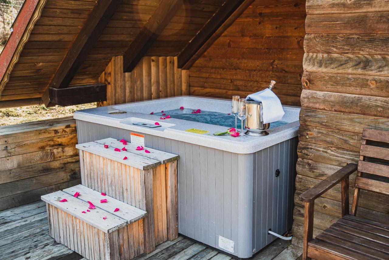 Wooden Cabin Zurej With Hot Tub Bukovje v Babni Gori Exterior photo