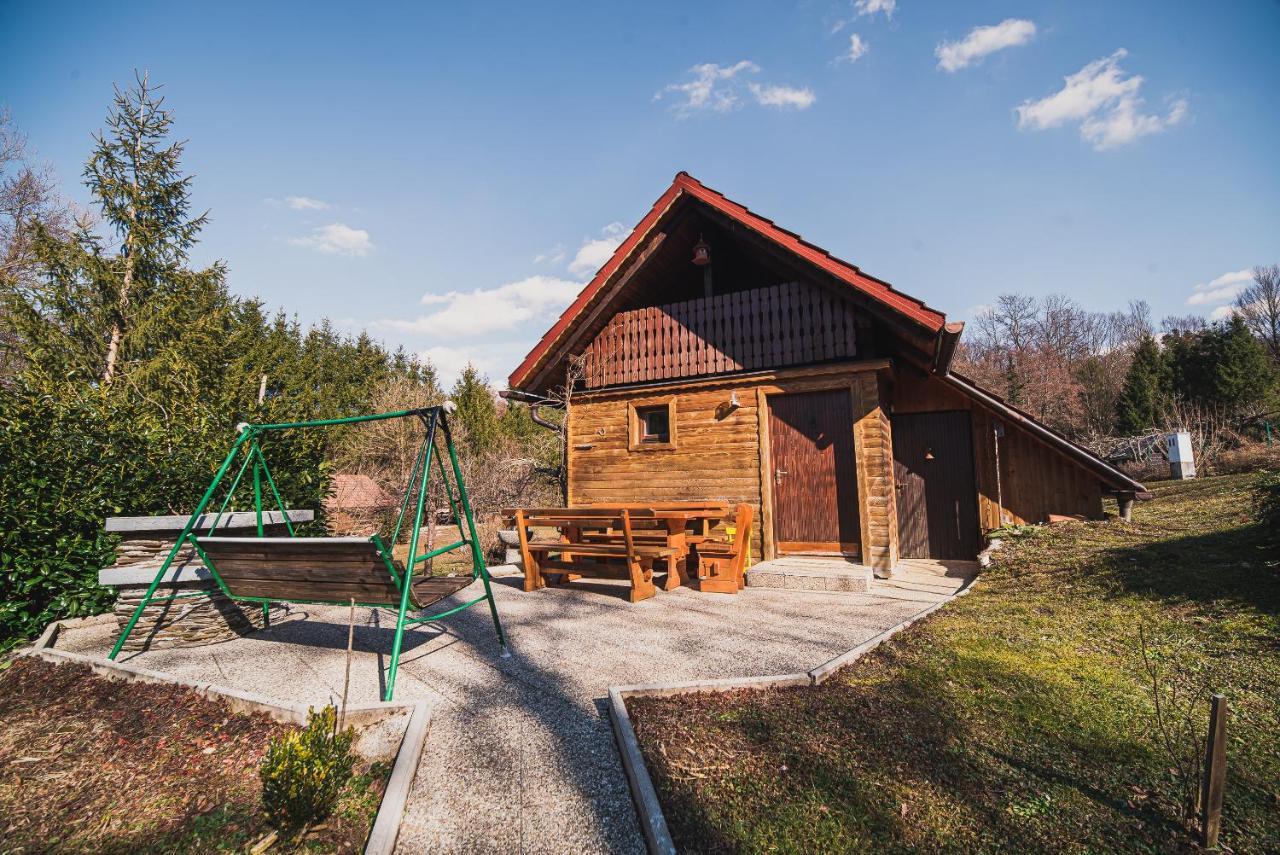Wooden Cabin Zurej With Hot Tub Bukovje v Babni Gori Exterior photo