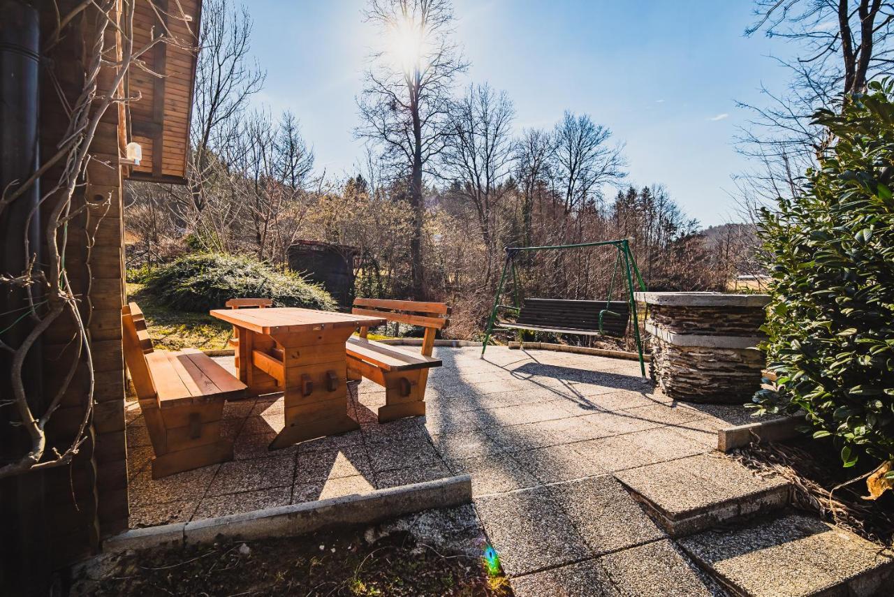Wooden Cabin Zurej With Hot Tub Bukovje v Babni Gori Exterior photo